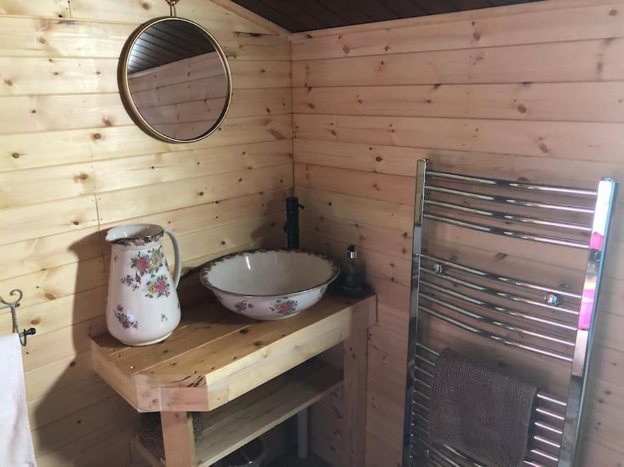 Unique Tiny House Near 3 Peaks - The Zedshed Apartment Bentham ภายนอก รูปภาพ