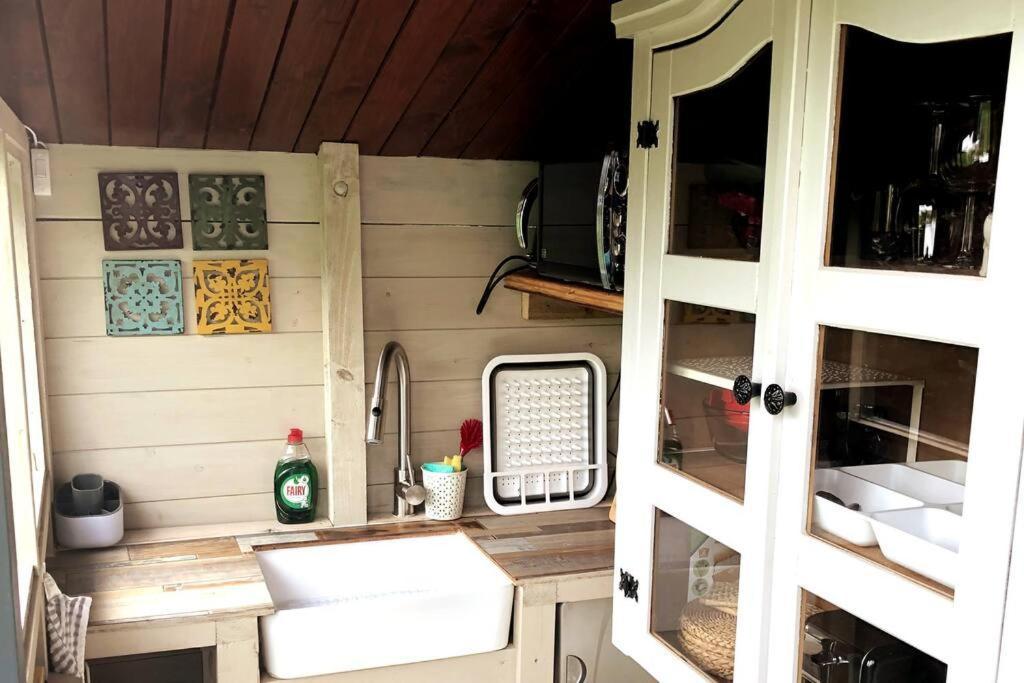 Unique Tiny House Near 3 Peaks - The Zedshed Apartment Bentham ภายนอก รูปภาพ